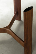 River table three-leg wood base viewed from above